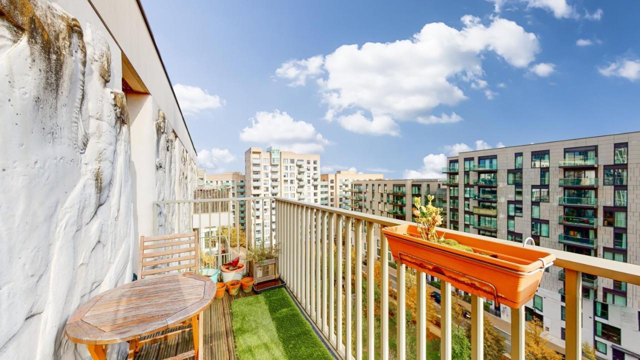 Lovely 2 Bedroom Flat With Balcony In Stratford London Exterior photo